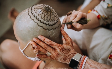 Aplicação de mehndi